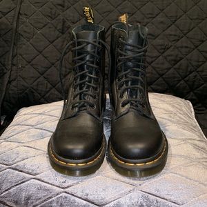 Dr. Martens Pascal boots